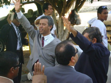 Pr Nataniel - Oração e saída da passeata